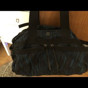 Lululemon small gym duffle bag